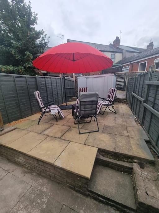 Cheerful 3-Bedroom House Brierley Hill Buitenkant foto
