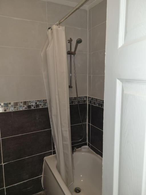 Cheerful 3-Bedroom House Brierley Hill Buitenkant foto