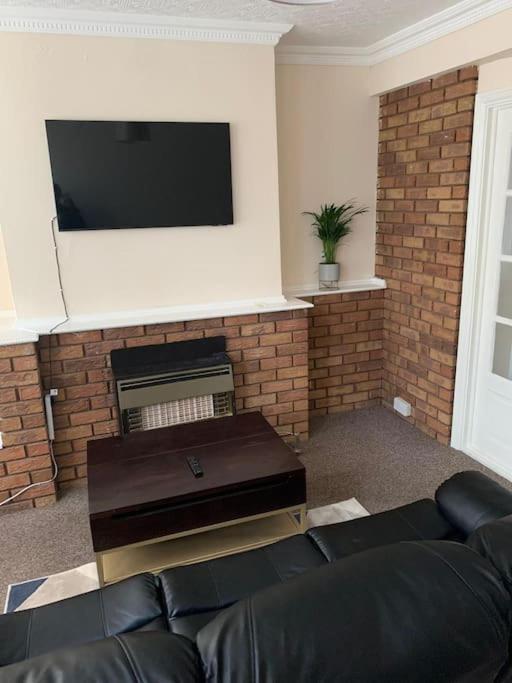 Cheerful 3-Bedroom House Brierley Hill Buitenkant foto